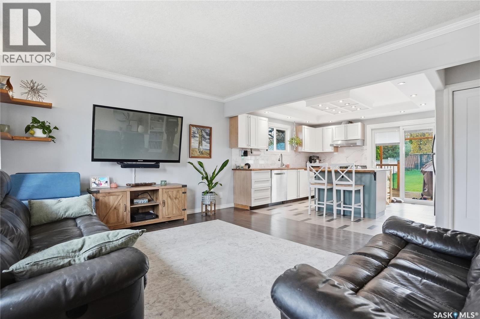 1210 K Avenue N, Saskatoon, SK - Indoor Photo Showing Living Room