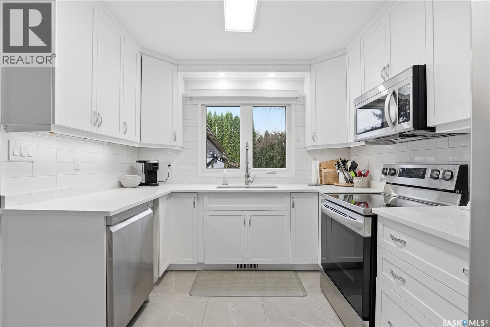 1646 East Heights, Saskatoon, SK - Indoor Photo Showing Kitchen