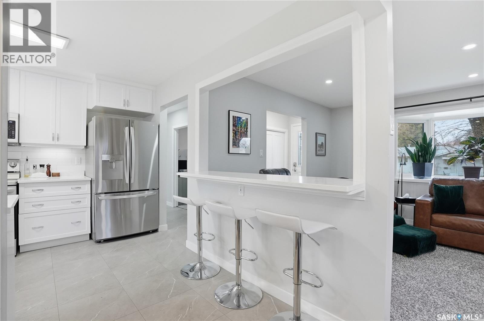 1646 East Heights, Saskatoon, SK - Indoor Photo Showing Kitchen