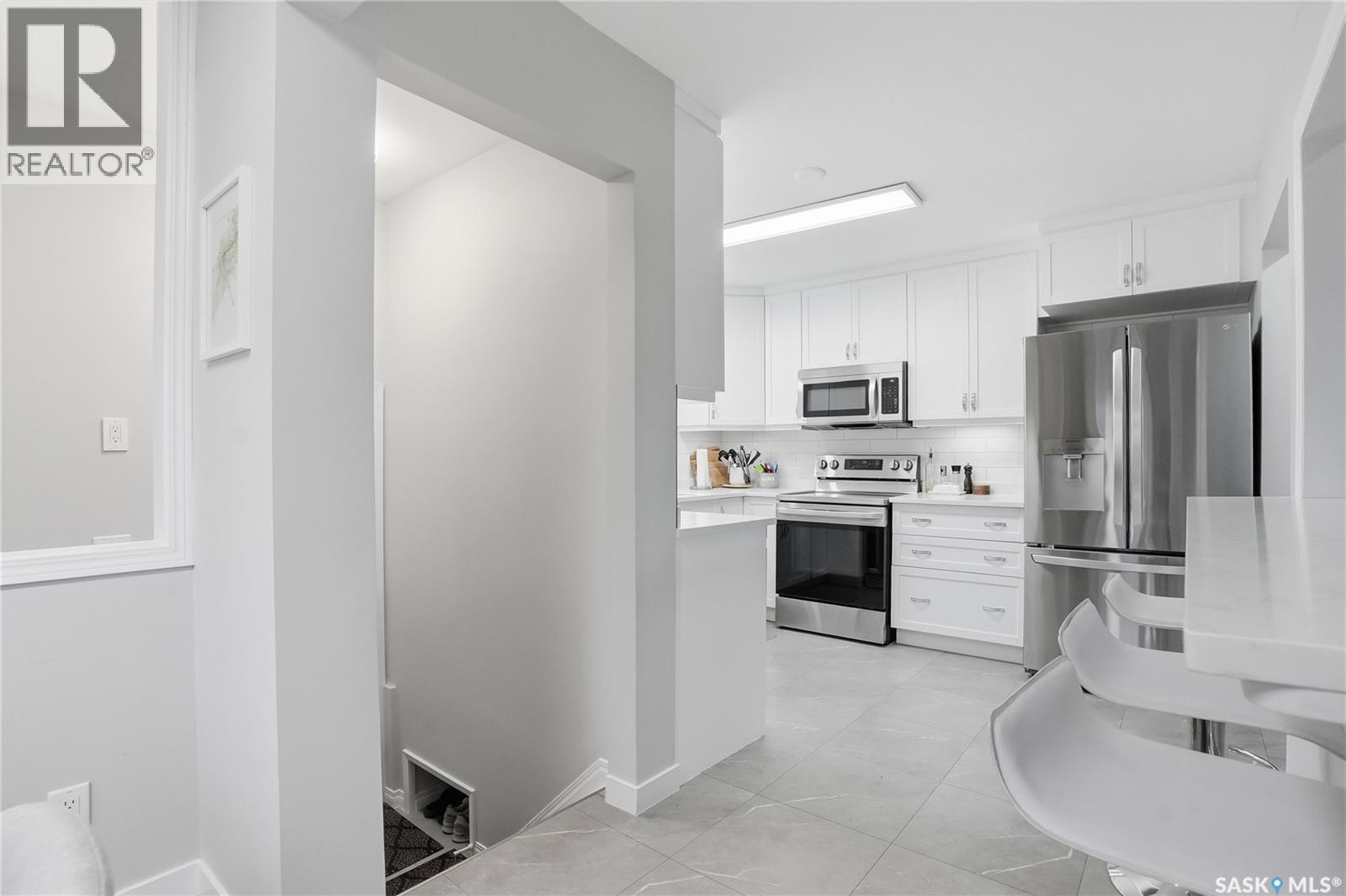 1646 East Heights, Saskatoon, SK - Indoor Photo Showing Kitchen