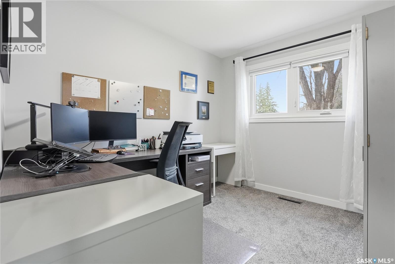 1646 East Heights, Saskatoon, SK - Indoor Photo Showing Office