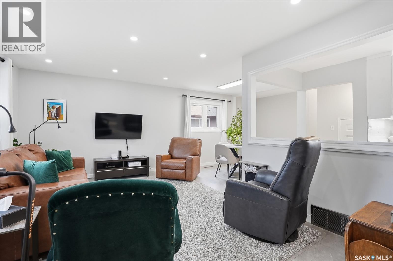 1646 East Heights, Saskatoon, SK - Indoor
