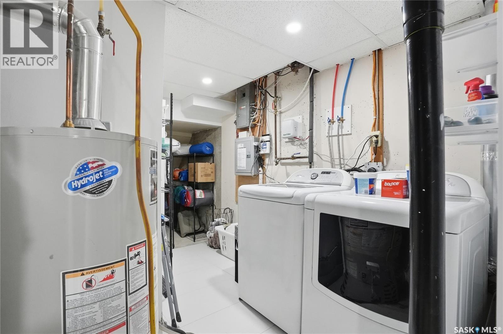 1646 East Heights, Saskatoon, SK - Indoor Photo Showing Laundry Room