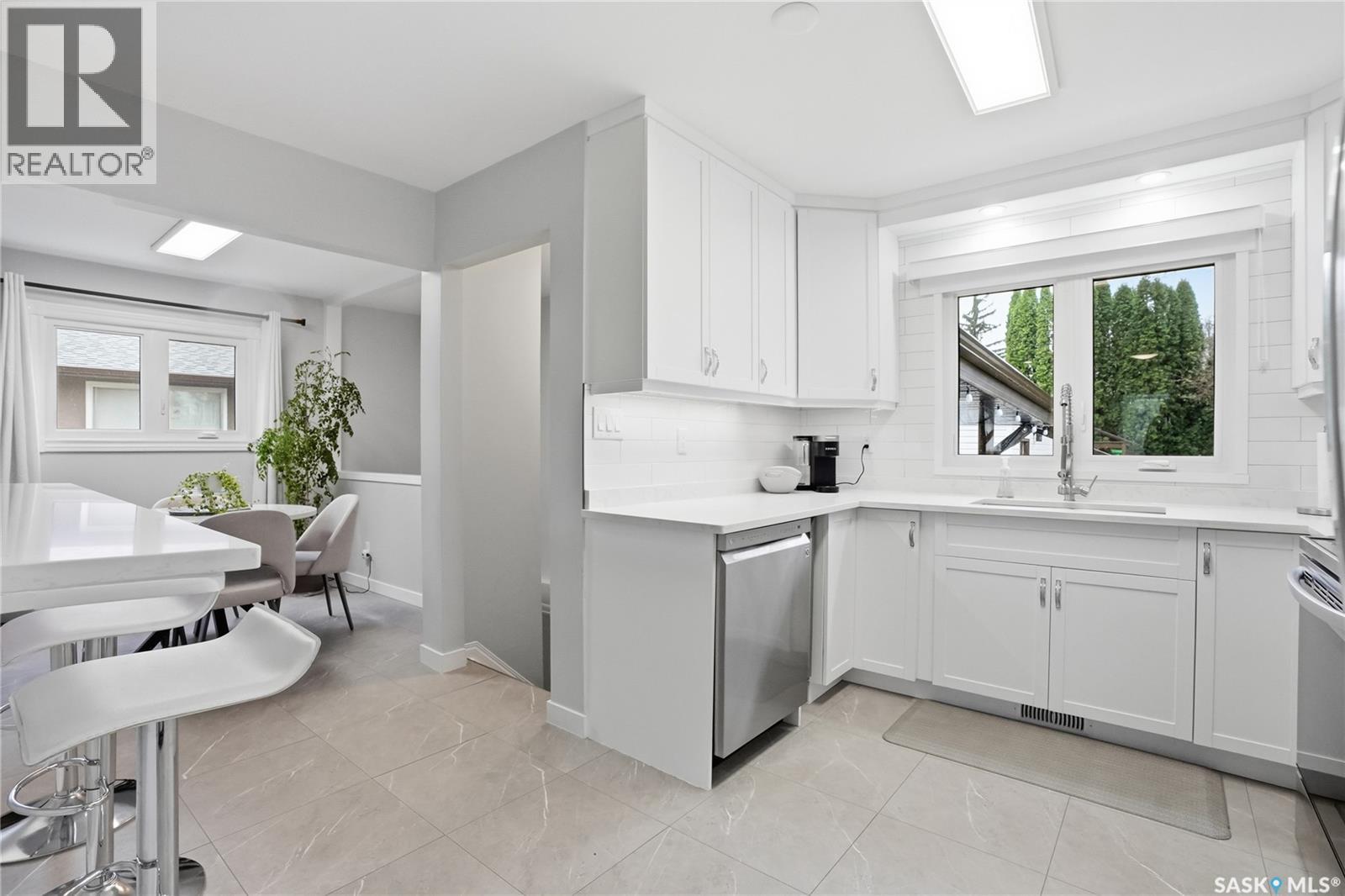 1646 East Heights, Saskatoon, SK - Indoor Photo Showing Kitchen