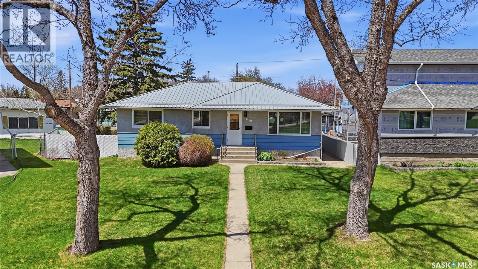 5654 Walker Crescent, Regina, SK - Outdoor