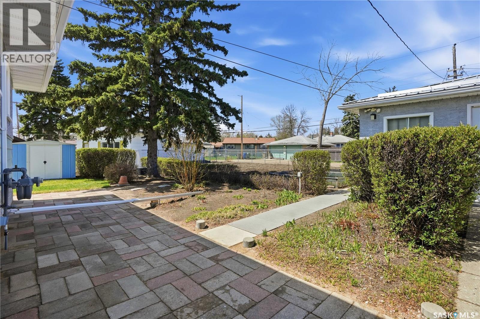 5654 Walker Crescent, Regina, SK - Outdoor