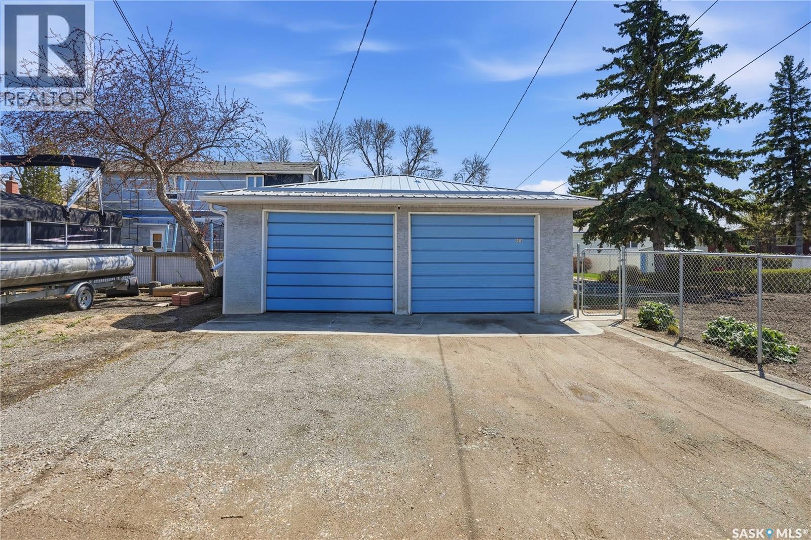 5654 Walker Crescent, Regina, SK - Outdoor