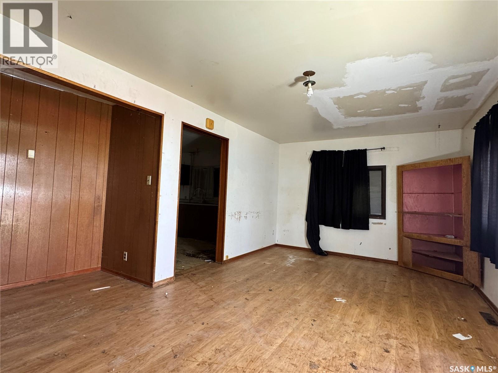 208 Irvine Street, Cut Knife, SK - Indoor Photo Showing Other Room