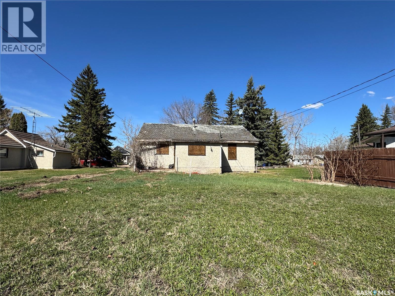 208 Irvine Street, Cut Knife, SK - Outdoor