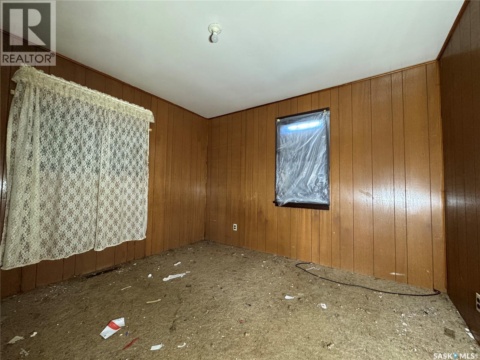 208 Irvine Street, Cut Knife, SK - Indoor Photo Showing Other Room