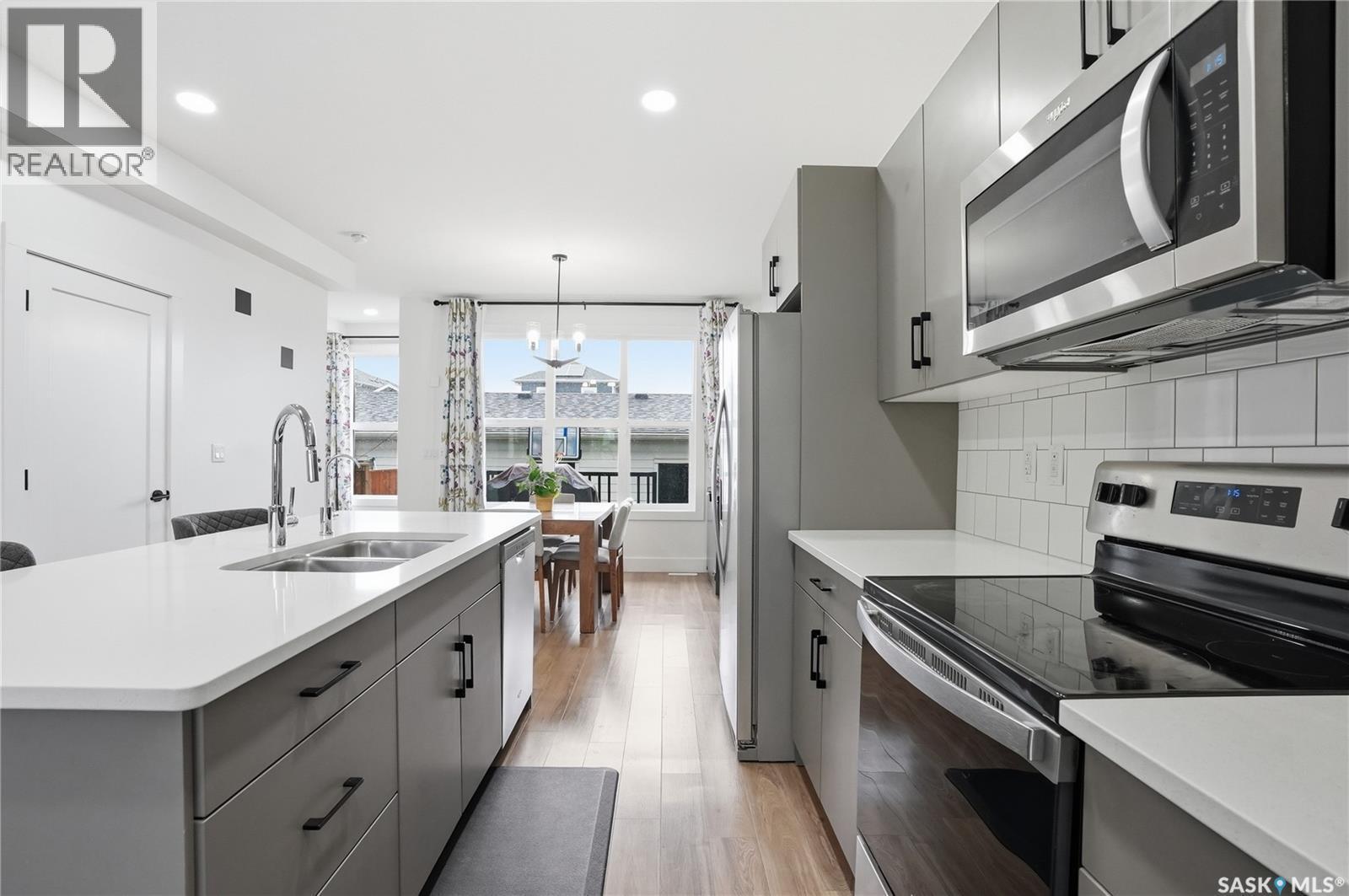 187 Rosewood Boulevard E, Saskatoon, SK - Indoor Photo Showing Kitchen With Stainless Steel Kitchen With Double Sink With Upgraded Kitchen