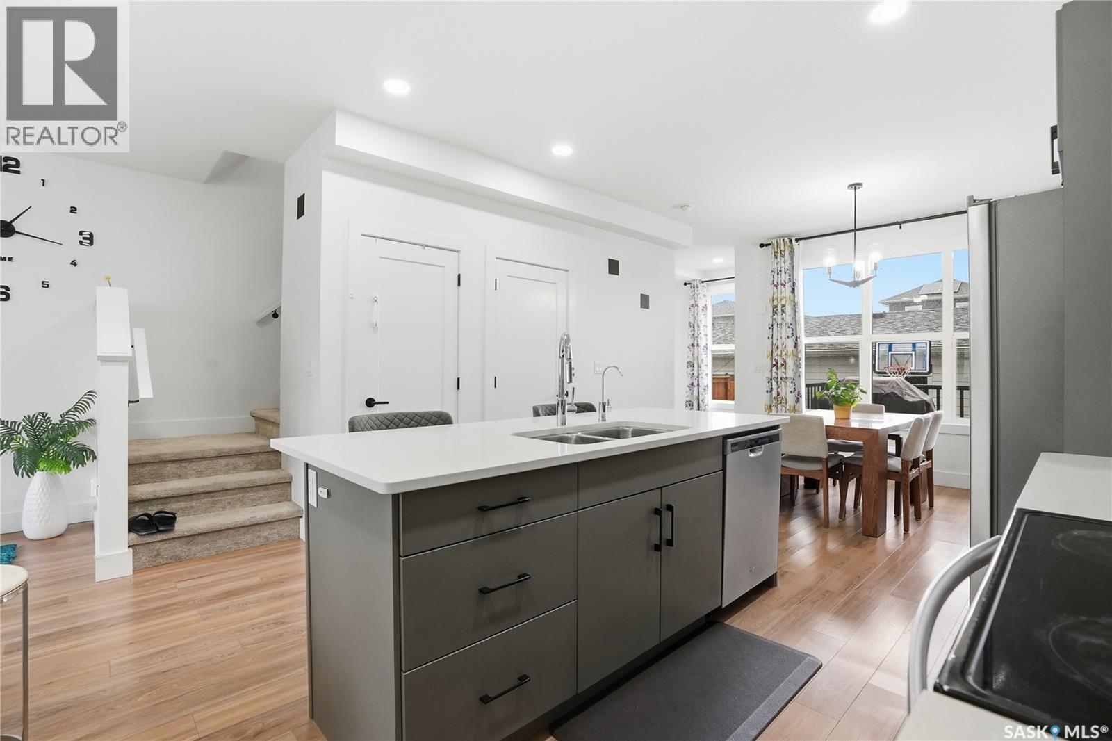 187 Rosewood Boulevard E, Saskatoon, SK - Indoor Photo Showing Kitchen With Double Sink