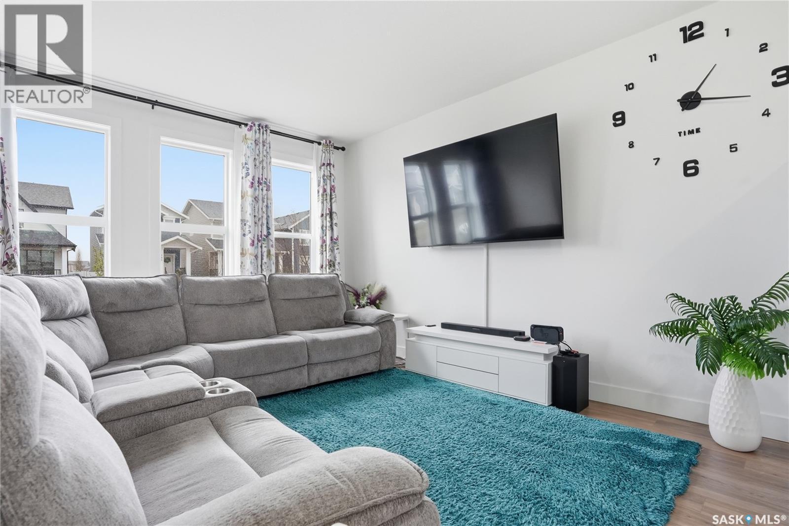 187 Rosewood Boulevard E, Saskatoon, SK - Indoor Photo Showing Living Room