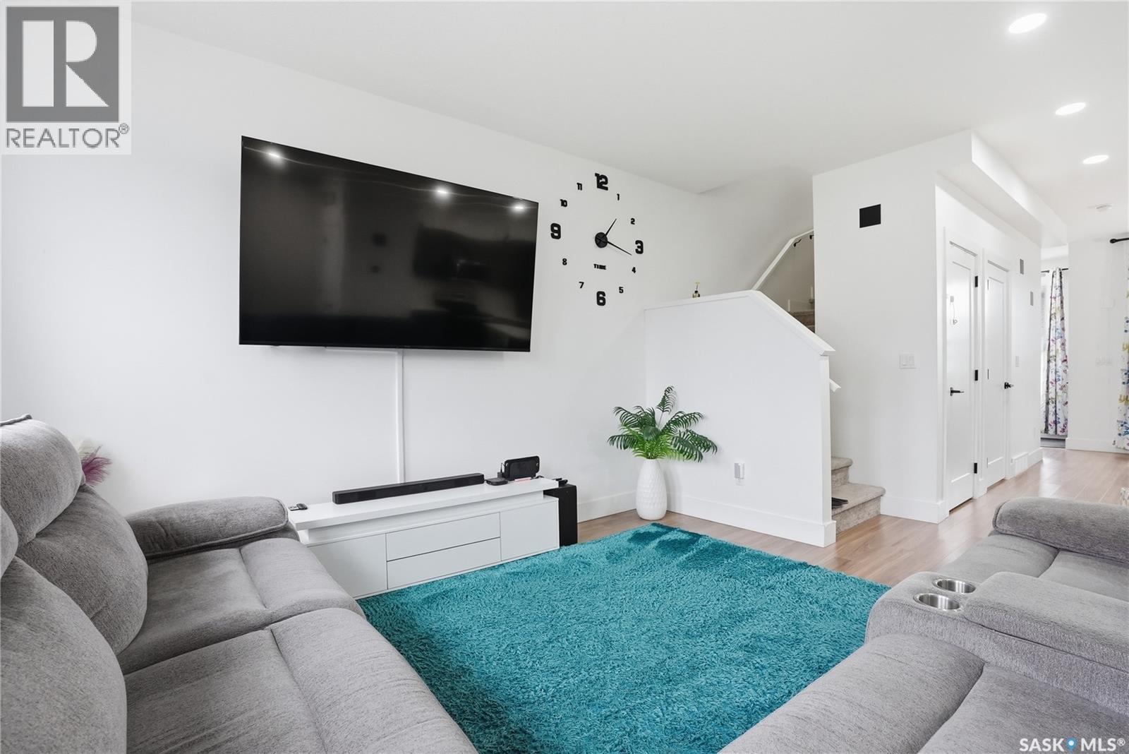 187 Rosewood Boulevard E, Saskatoon, SK - Indoor Photo Showing Living Room