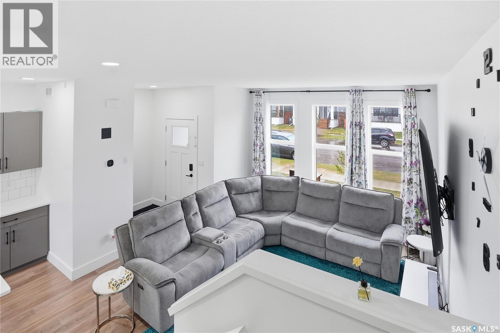 187 Rosewood Boulevard E, Saskatoon, SK - Indoor Photo Showing Living Room