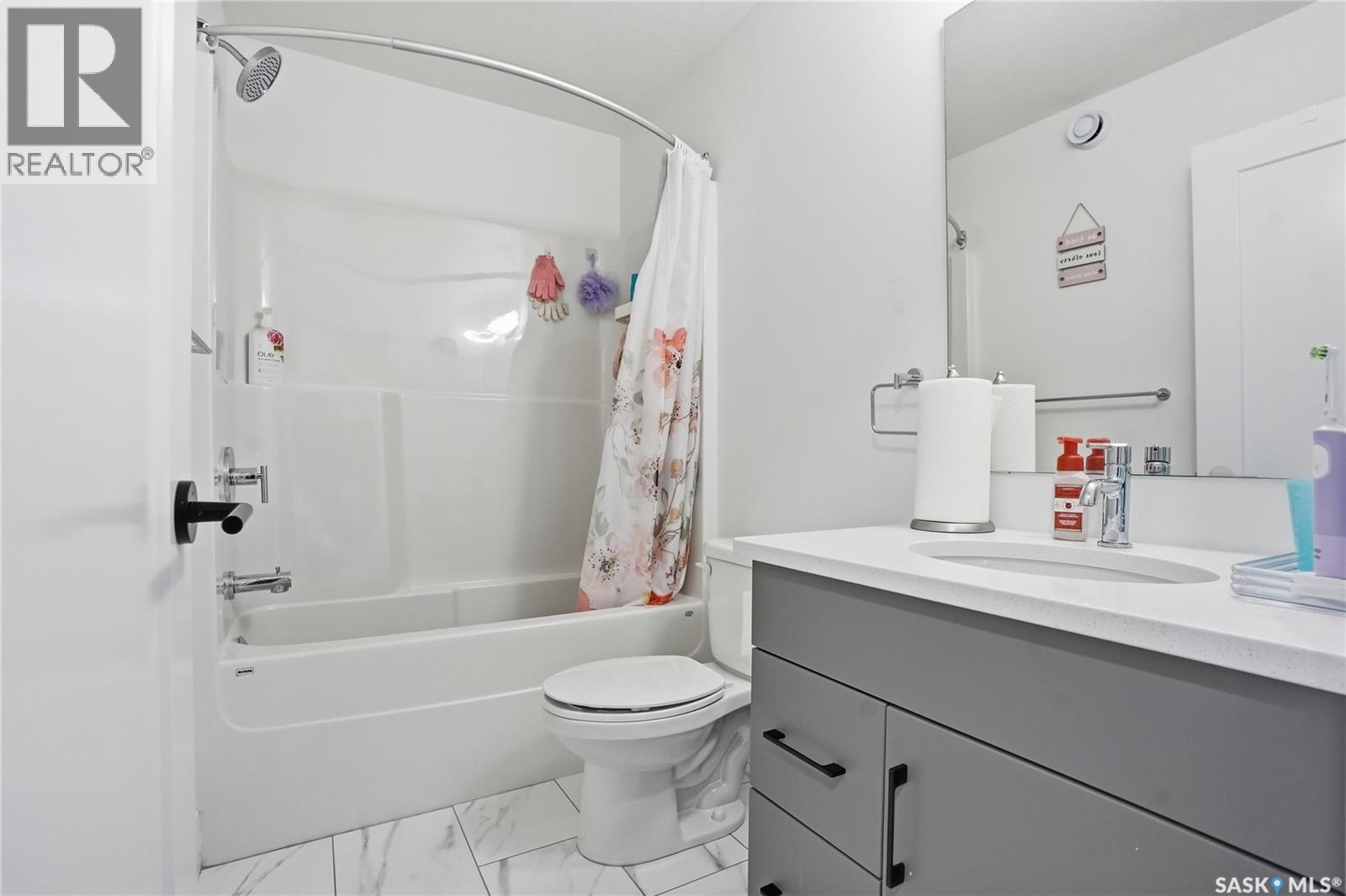 187 Rosewood Boulevard E, Saskatoon, SK - Indoor Photo Showing Bathroom