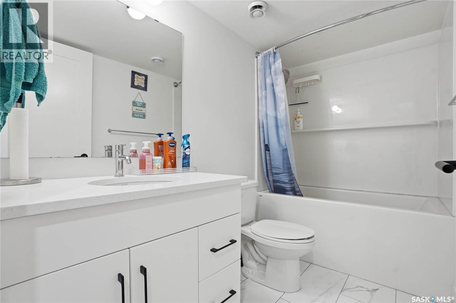 187 Rosewood Boulevard E, Saskatoon, SK - Indoor Photo Showing Bathroom