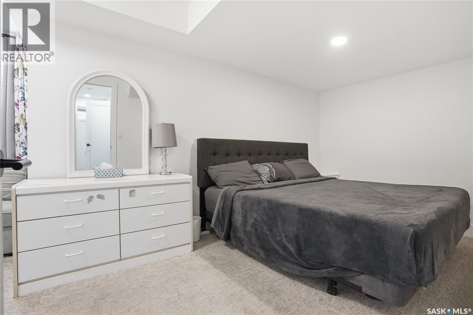 187 Rosewood Boulevard E, Saskatoon, SK - Indoor Photo Showing Bedroom