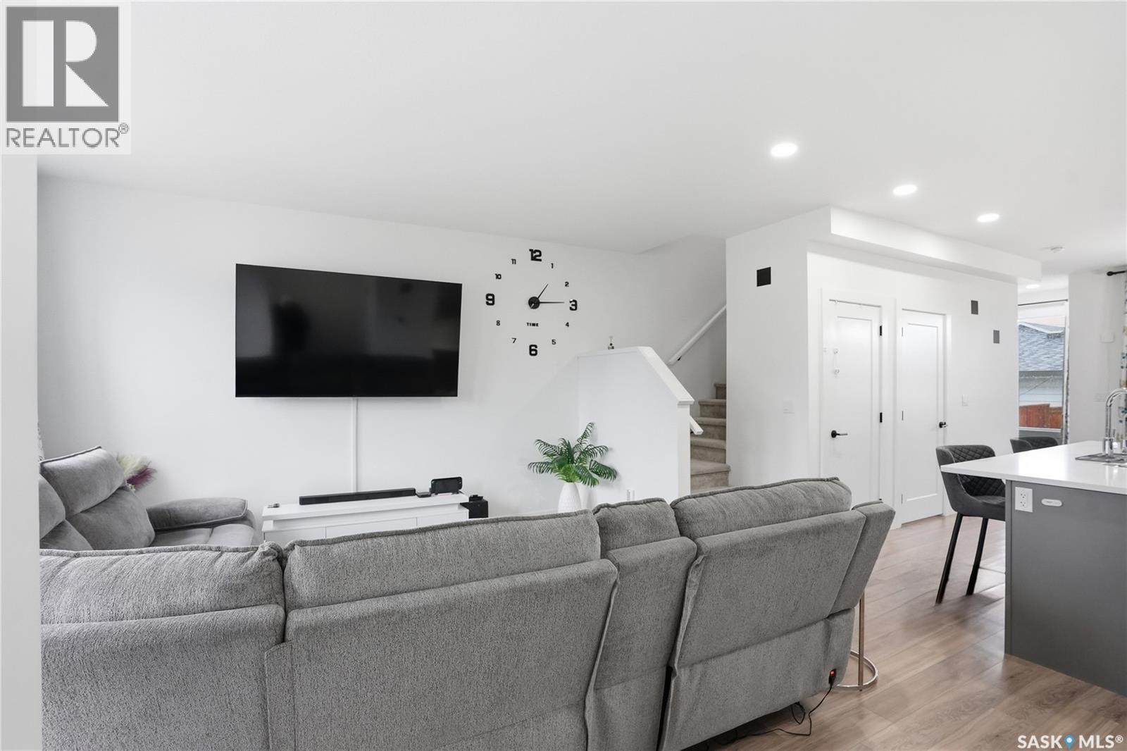 187 Rosewood Boulevard E, Saskatoon, SK - Indoor Photo Showing Living Room