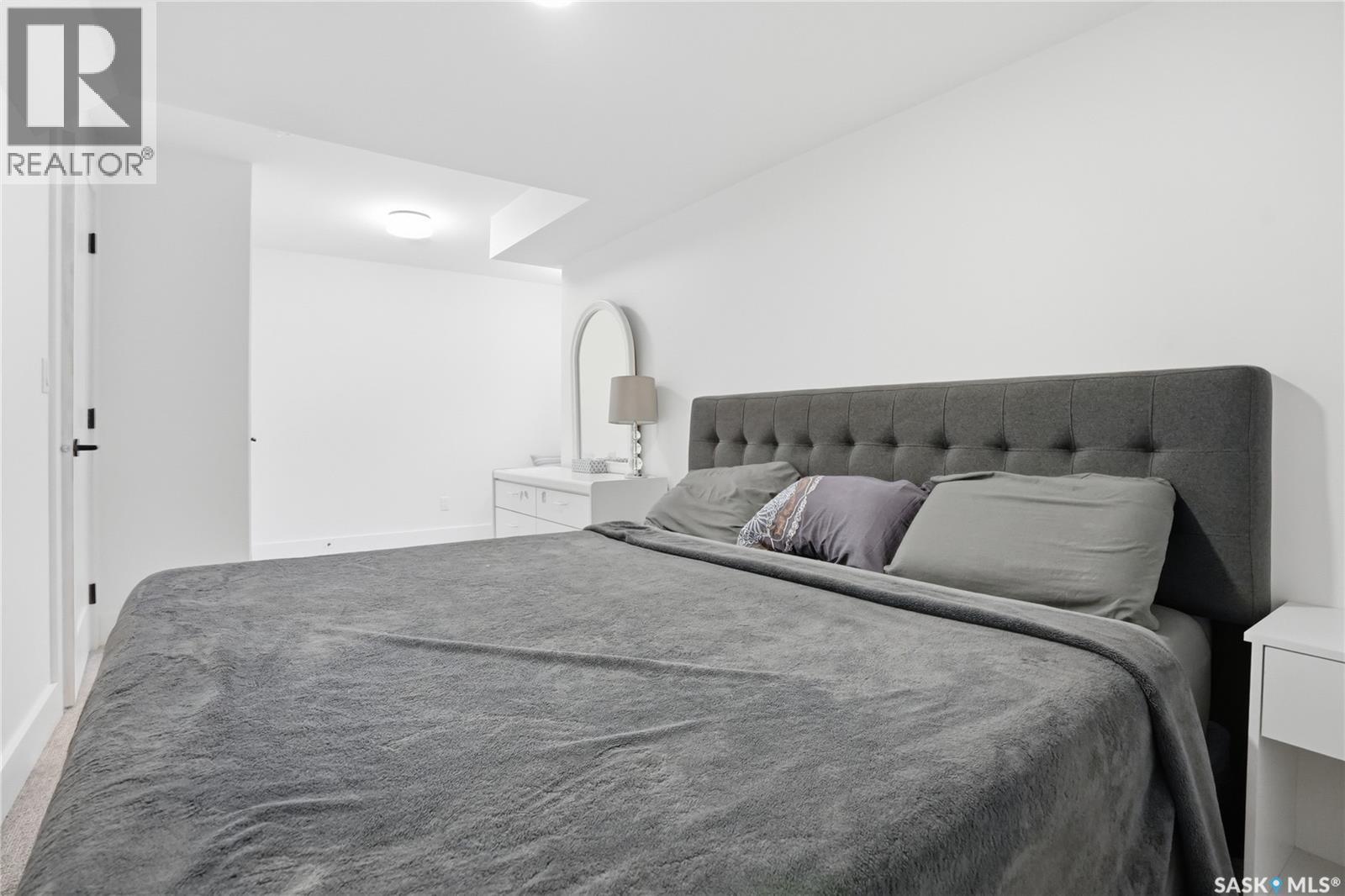 187 Rosewood Boulevard E, Saskatoon, SK - Indoor Photo Showing Bedroom