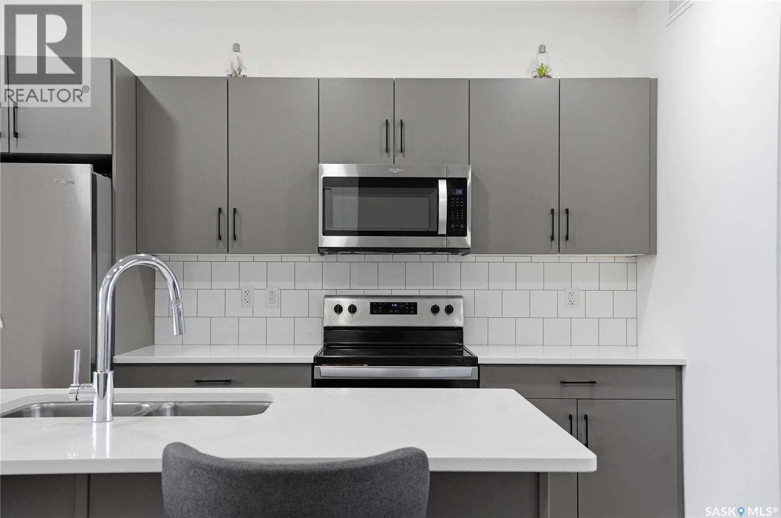 187 Rosewood Boulevard E, Saskatoon, SK - Indoor Photo Showing Kitchen With Stainless Steel Kitchen With Double Sink With Upgraded Kitchen