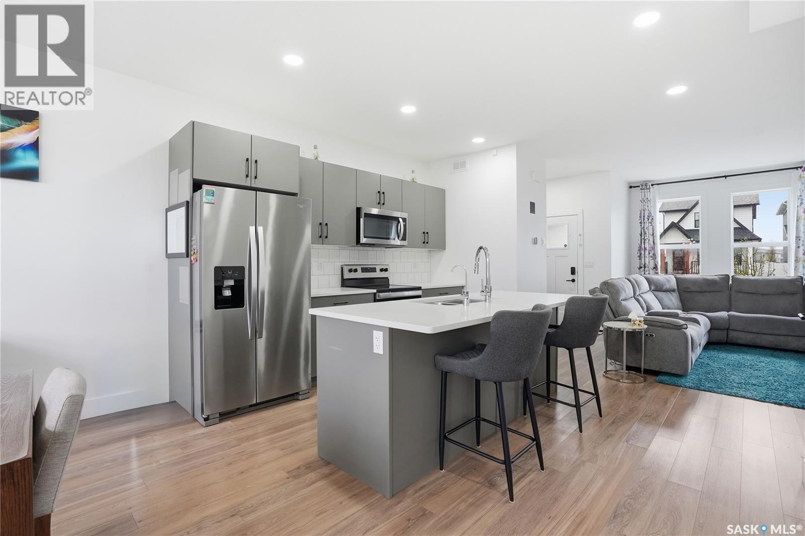 187 Rosewood Boulevard E, Saskatoon, SK - Indoor Photo Showing Kitchen With Stainless Steel Kitchen With Upgraded Kitchen