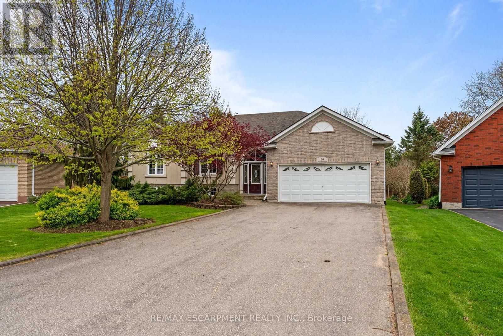 16 Macpherson Drive, Brant, ON - Outdoor