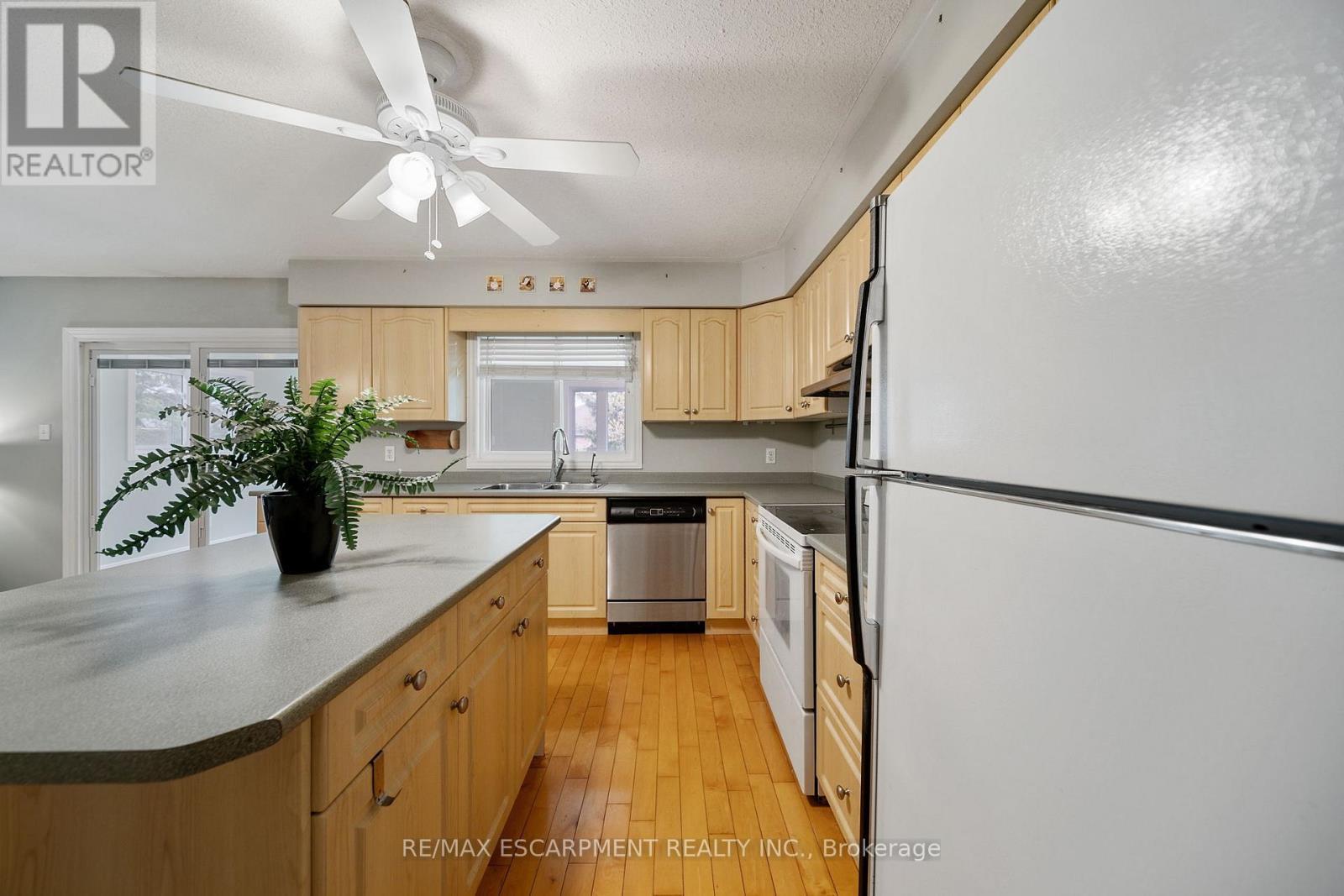16 Macpherson Drive, Brant, ON - Indoor Photo Showing Kitchen