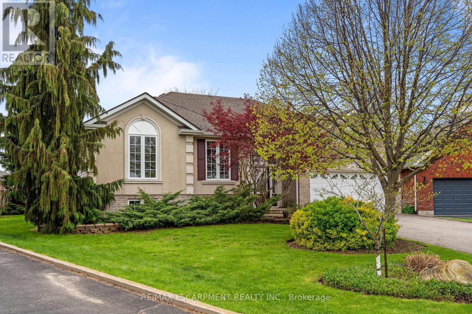 16 Macpherson Drive, Brant, ON - Outdoor
