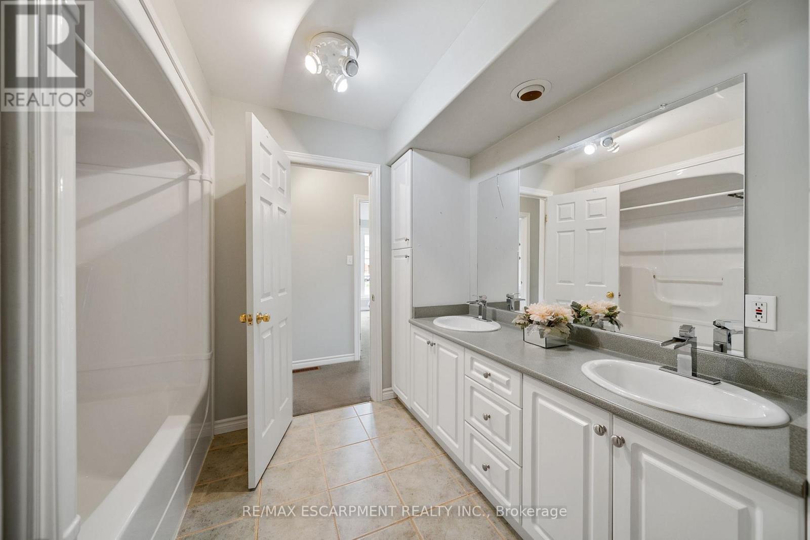 16 Macpherson Drive, Brant, ON - Indoor Photo Showing Bathroom