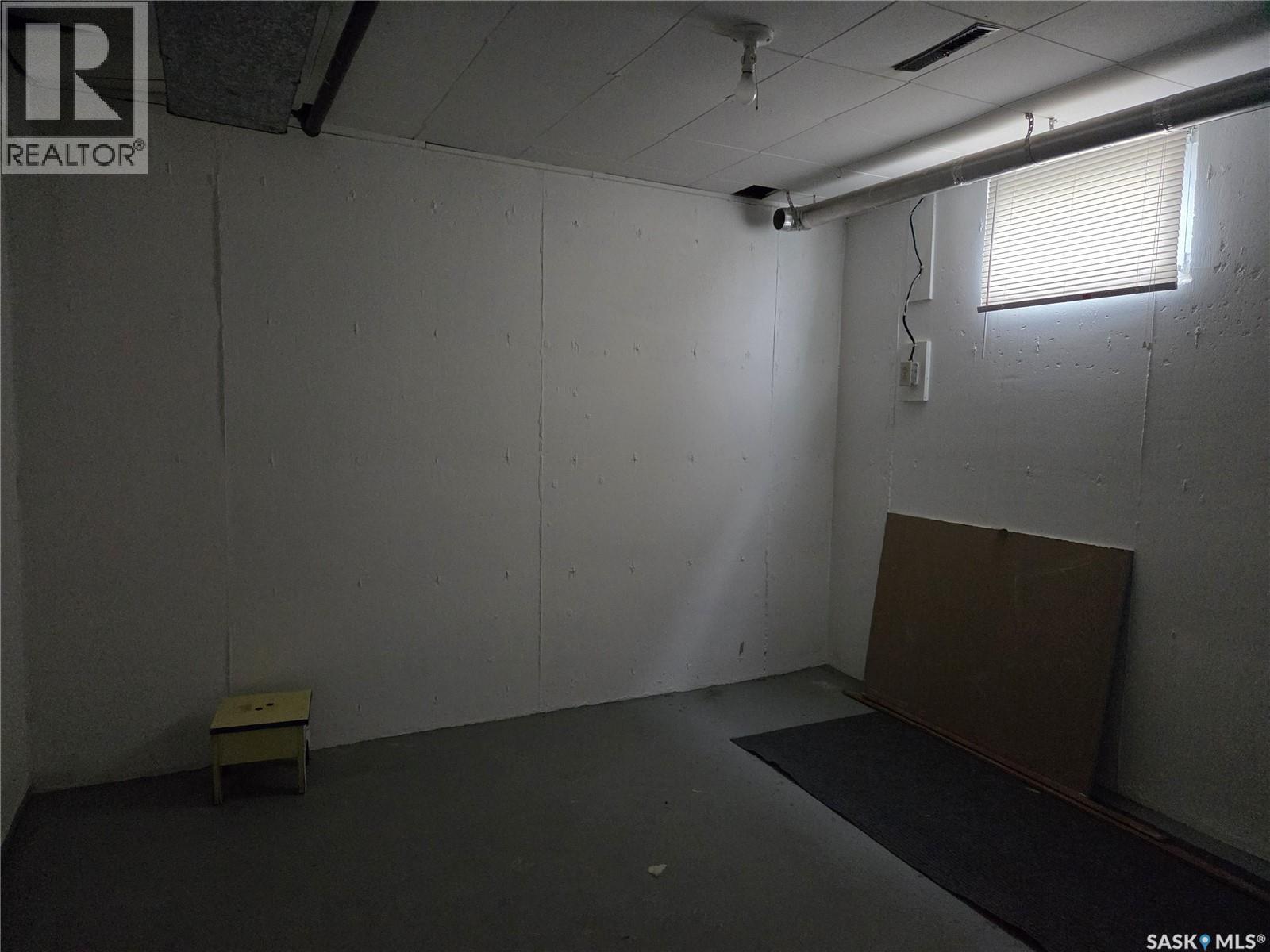 249 Sixth Street Ne, Wadena, SK - Indoor Photo Showing Garage