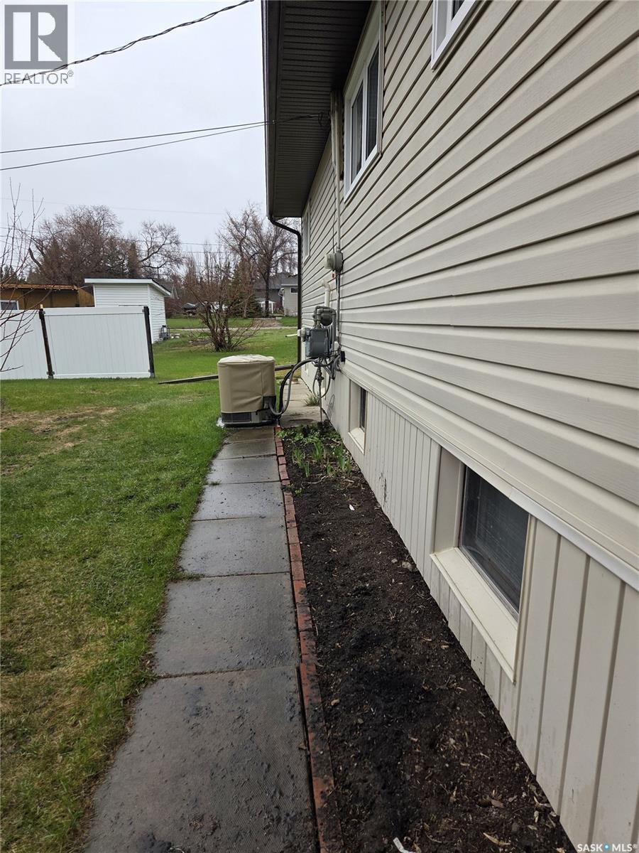 249 Sixth Street Ne, Wadena, SK - Outdoor With Exterior