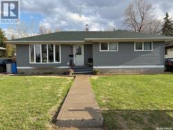 451 Woodlawn CRESCENT Weyburn, SK S4H 0X5