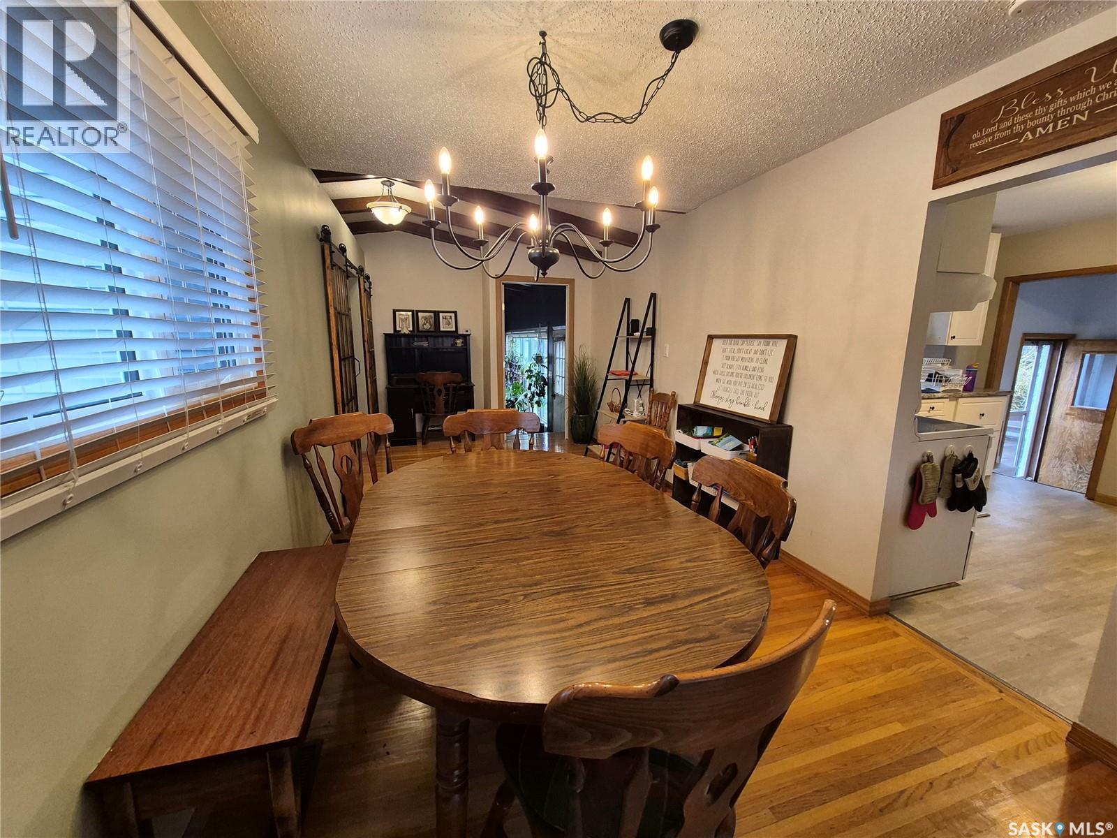 451 Woodlawn Crescent, Weyburn, SK - Indoor Photo Showing Dining Room