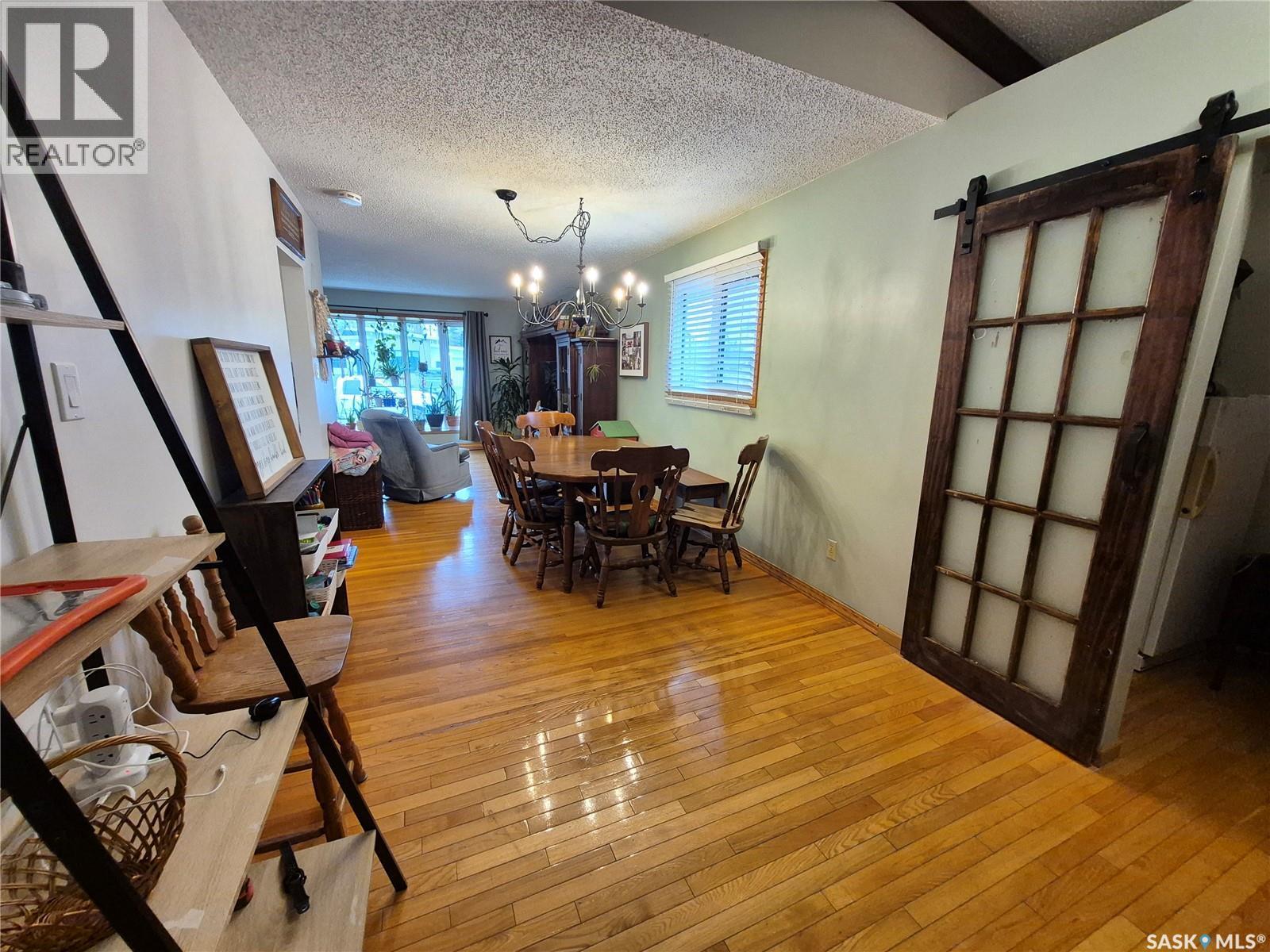 451 Woodlawn Crescent, Weyburn, SK - Indoor Photo Showing Dining Room