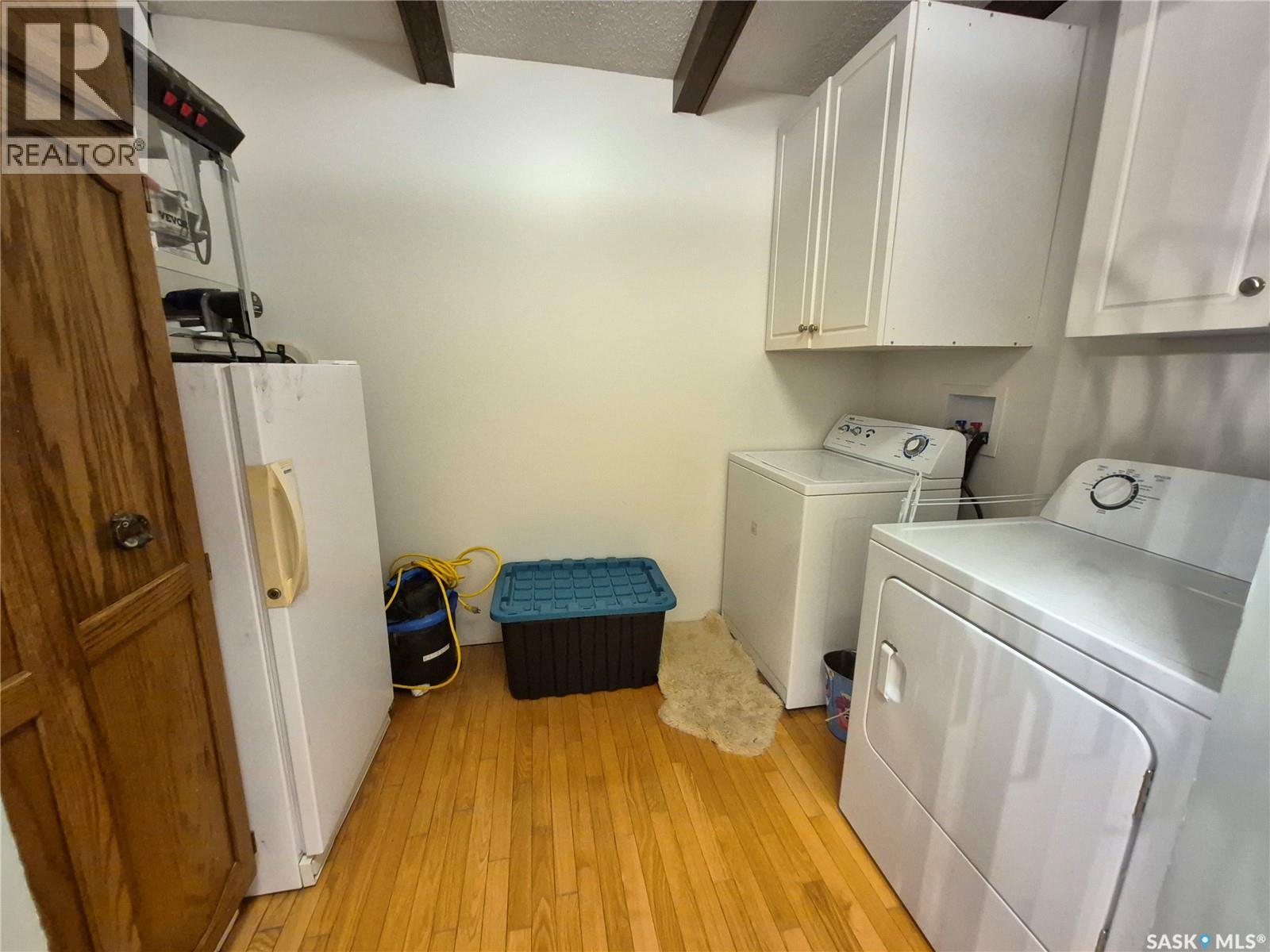 451 Woodlawn Crescent, Weyburn, SK - Indoor Photo Showing Laundry Room