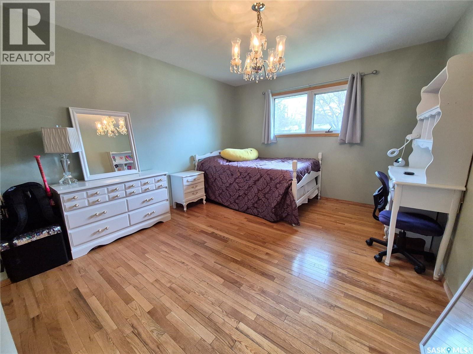 451 Woodlawn Crescent, Weyburn, SK - Indoor Photo Showing Bedroom