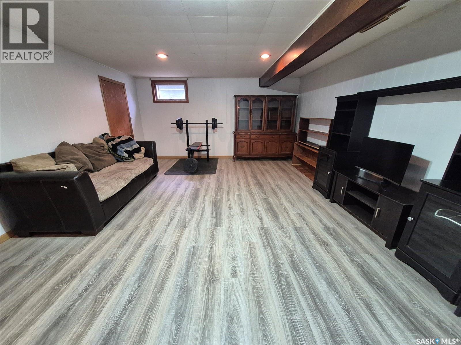 451 Woodlawn Crescent, Weyburn, SK - Indoor