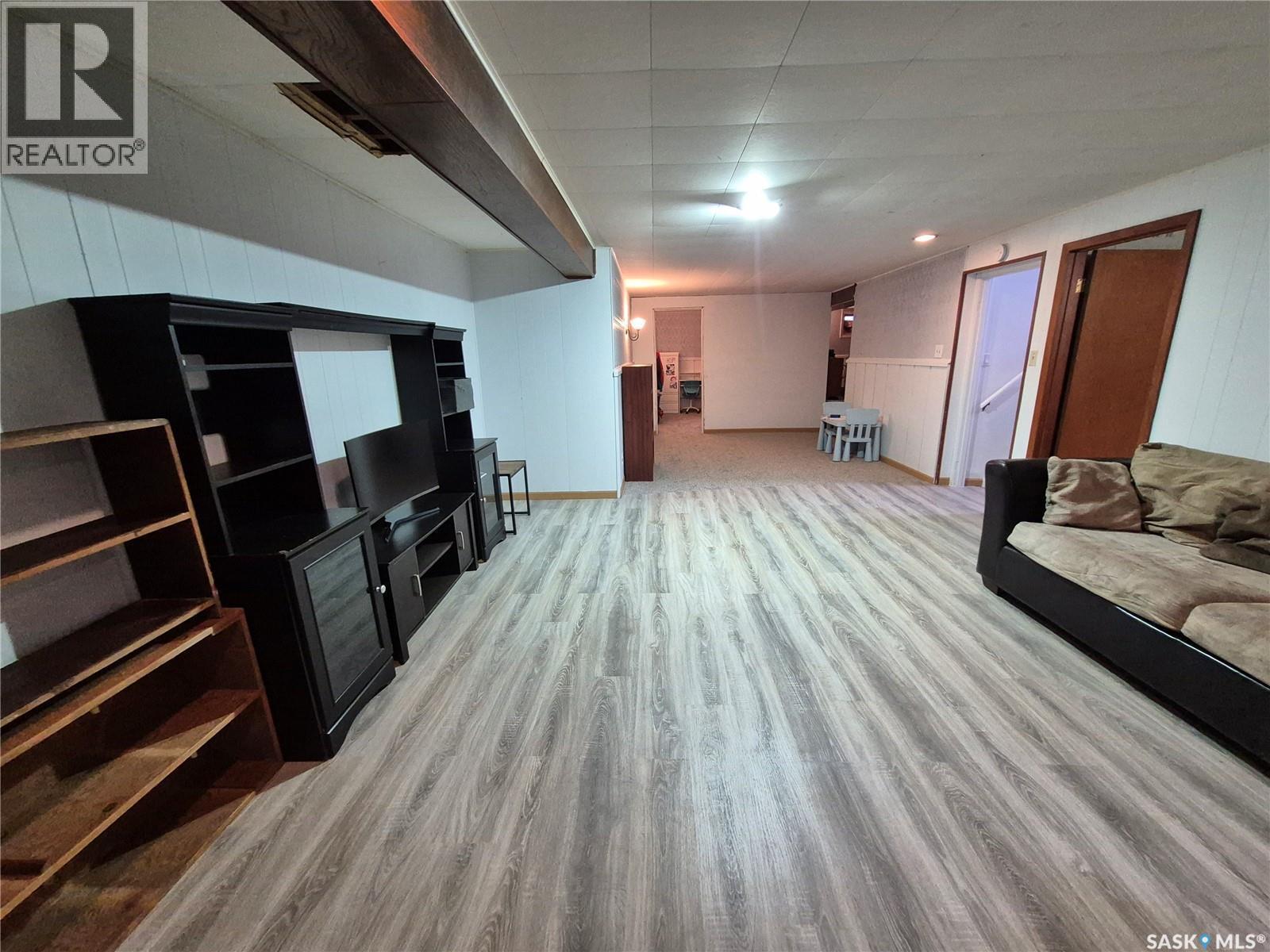 451 Woodlawn Crescent, Weyburn, SK - Indoor
