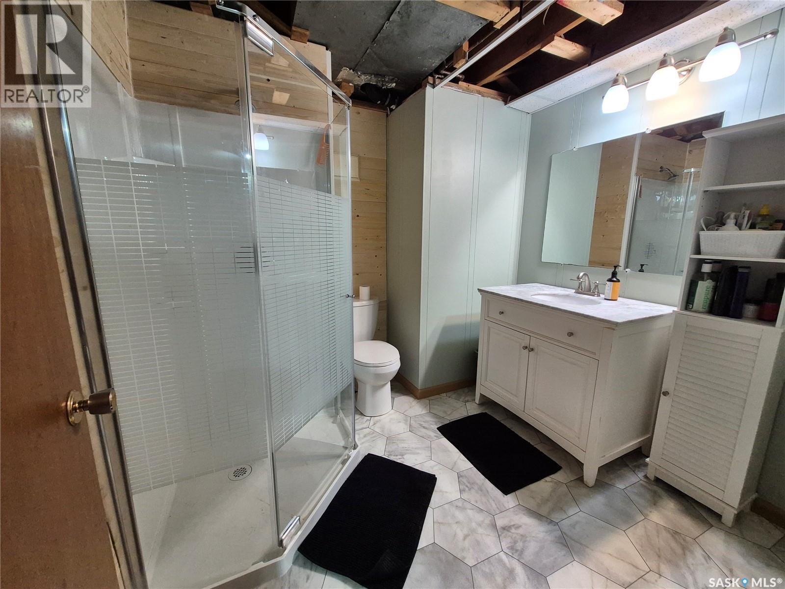 451 Woodlawn Crescent, Weyburn, SK - Indoor Photo Showing Bathroom