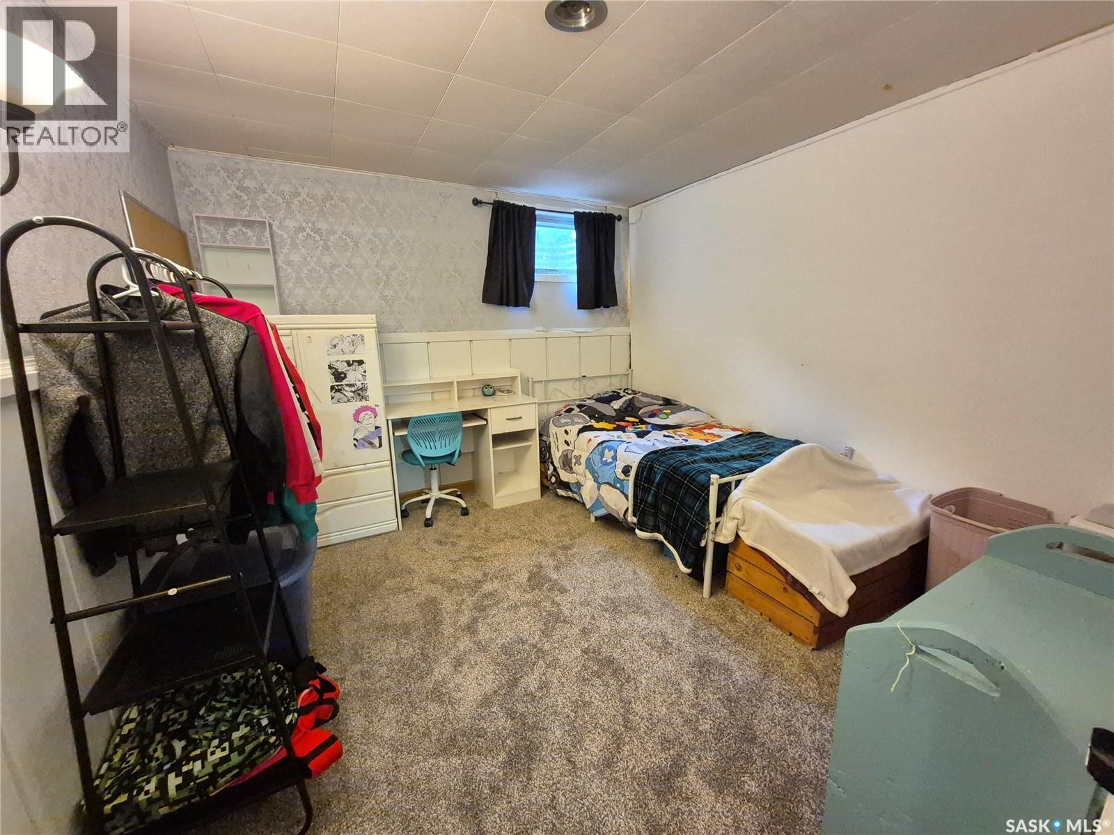 451 Woodlawn Crescent, Weyburn, SK - Indoor Photo Showing Bedroom