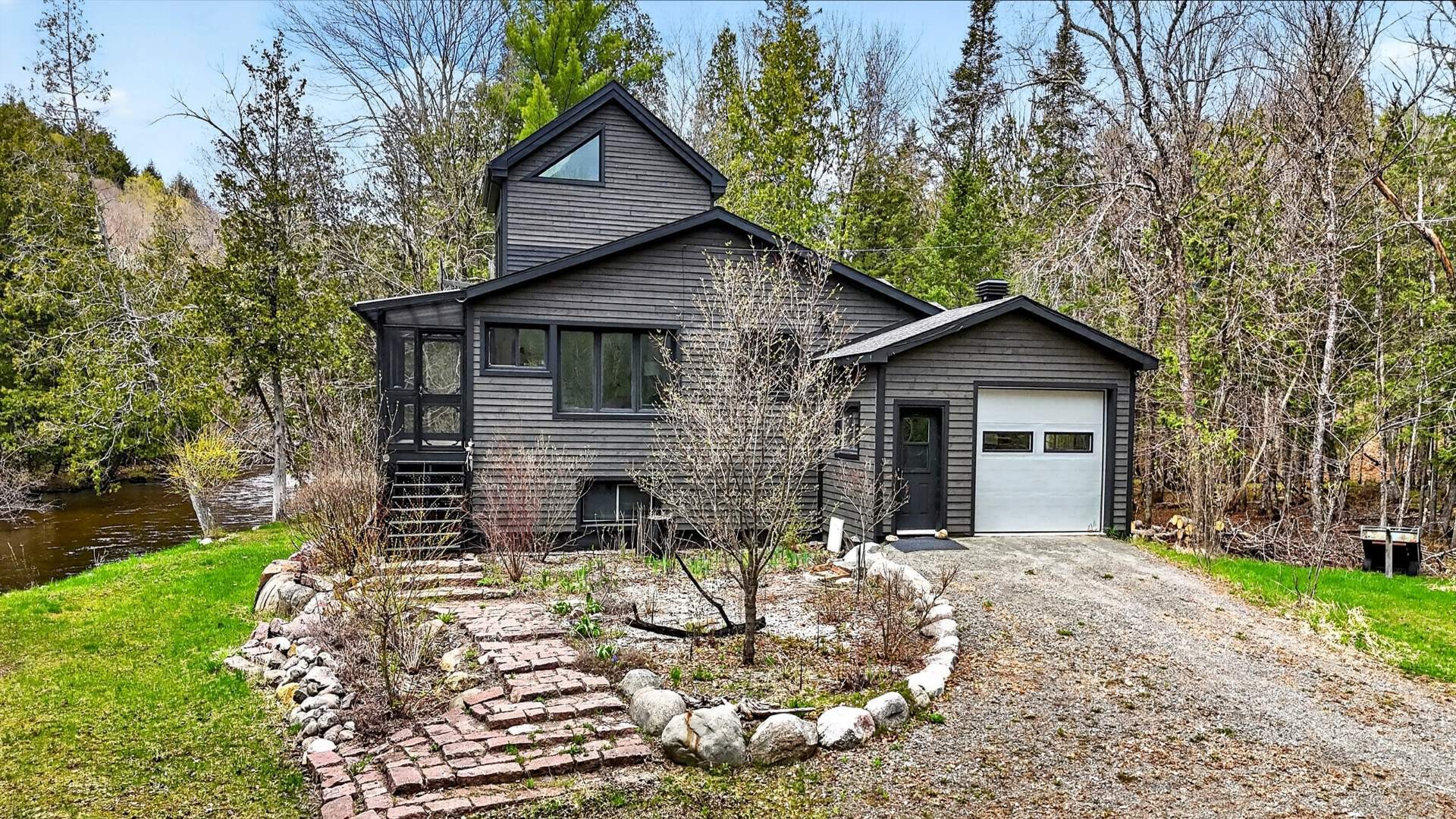 Front of Structure - 8 Ch. Parker, Harrington, QC - Outdoor