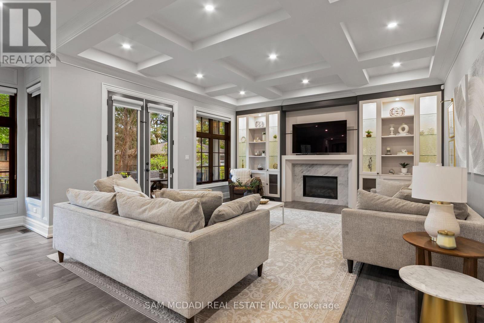 1134 Welwyn Drive, Mississauga, ON - Indoor Photo Showing Living Room With Fireplace