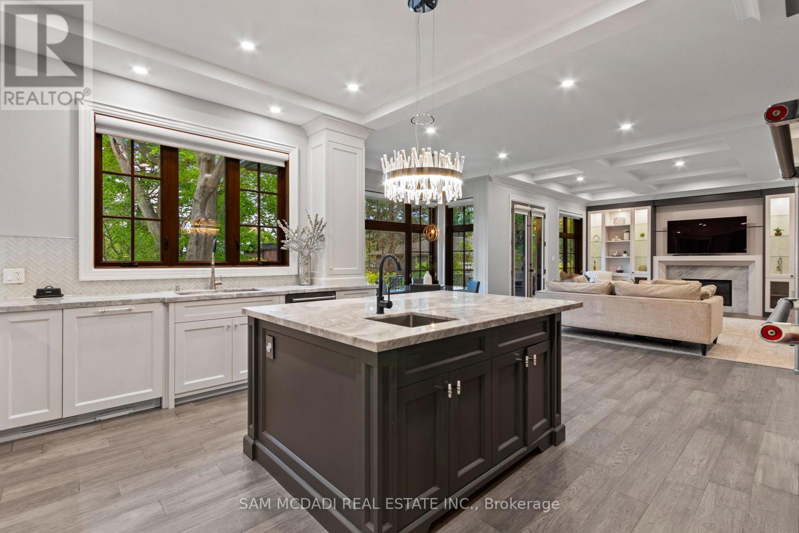 1134 Welwyn Drive, Mississauga, ON - Indoor Photo Showing Kitchen