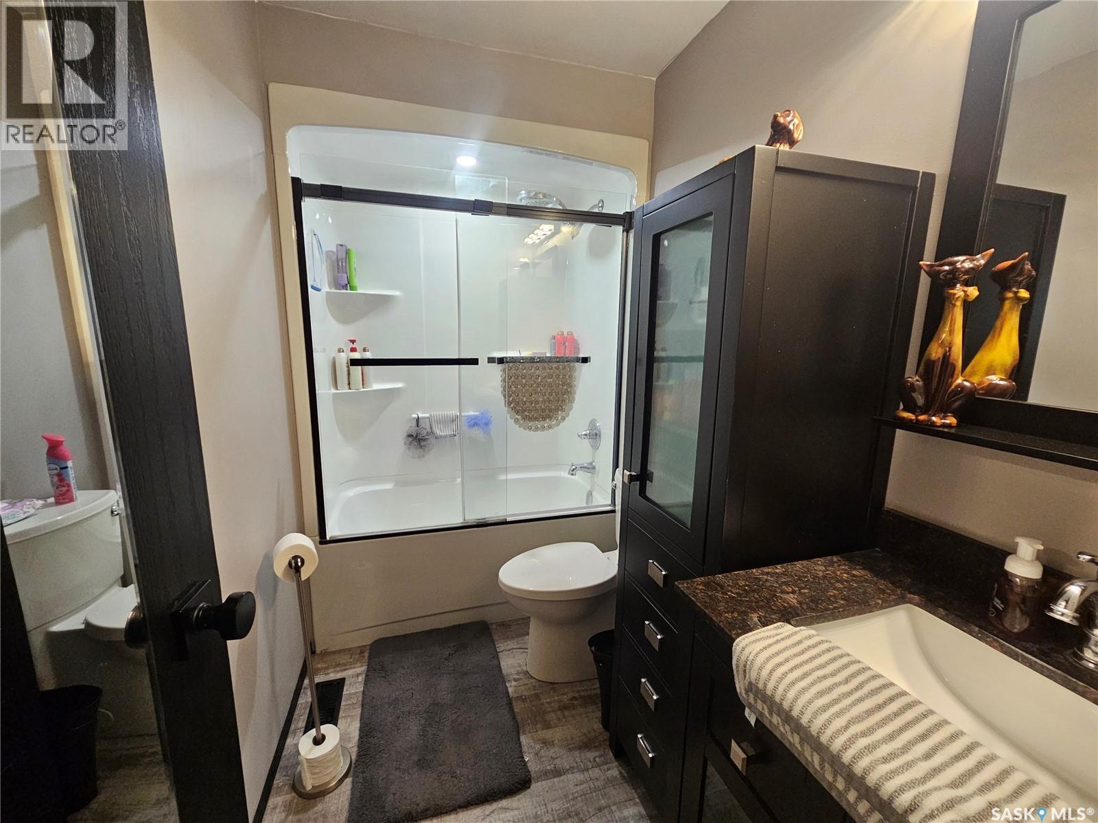 1204 North Railway Street E, Swift Current, SK - Indoor Photo Showing Bathroom
