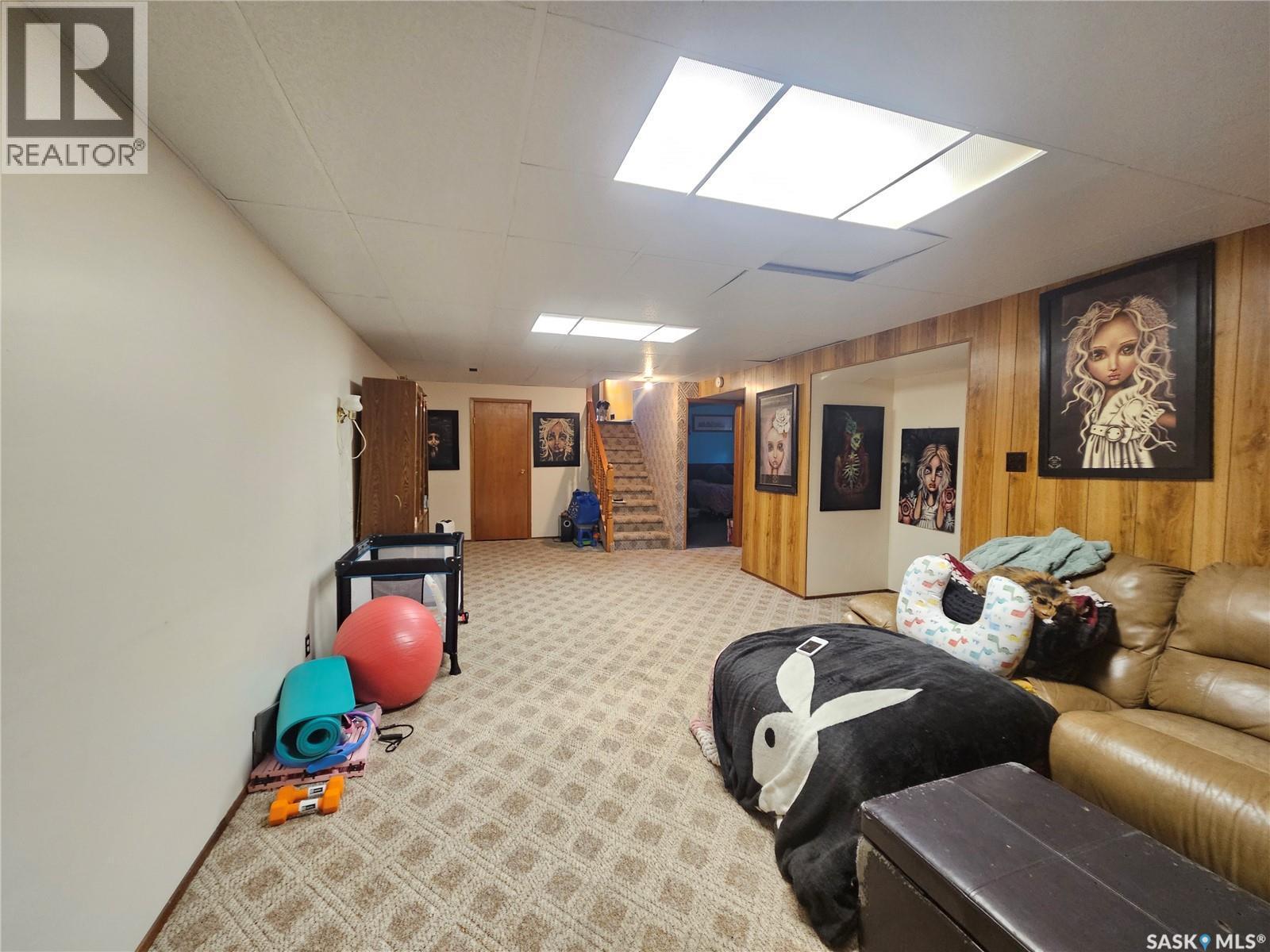 1204 North Railway Street E, Swift Current, SK - Indoor