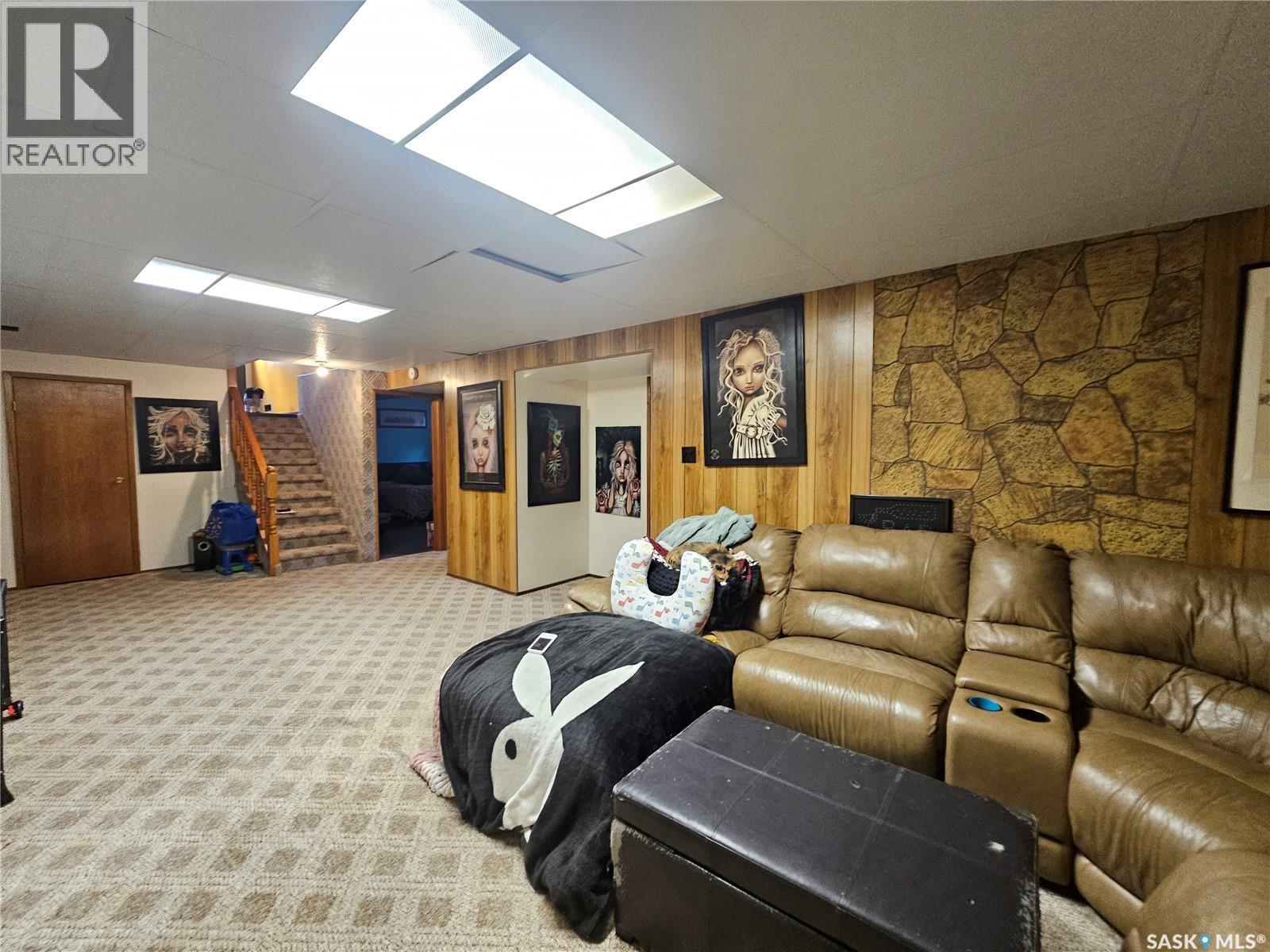 1204 North Railway Street E, Swift Current, SK - Indoor