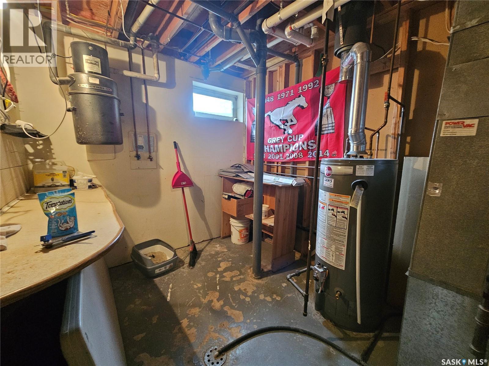 1204 North Railway Street E, Swift Current, SK - Indoor Photo Showing Basement