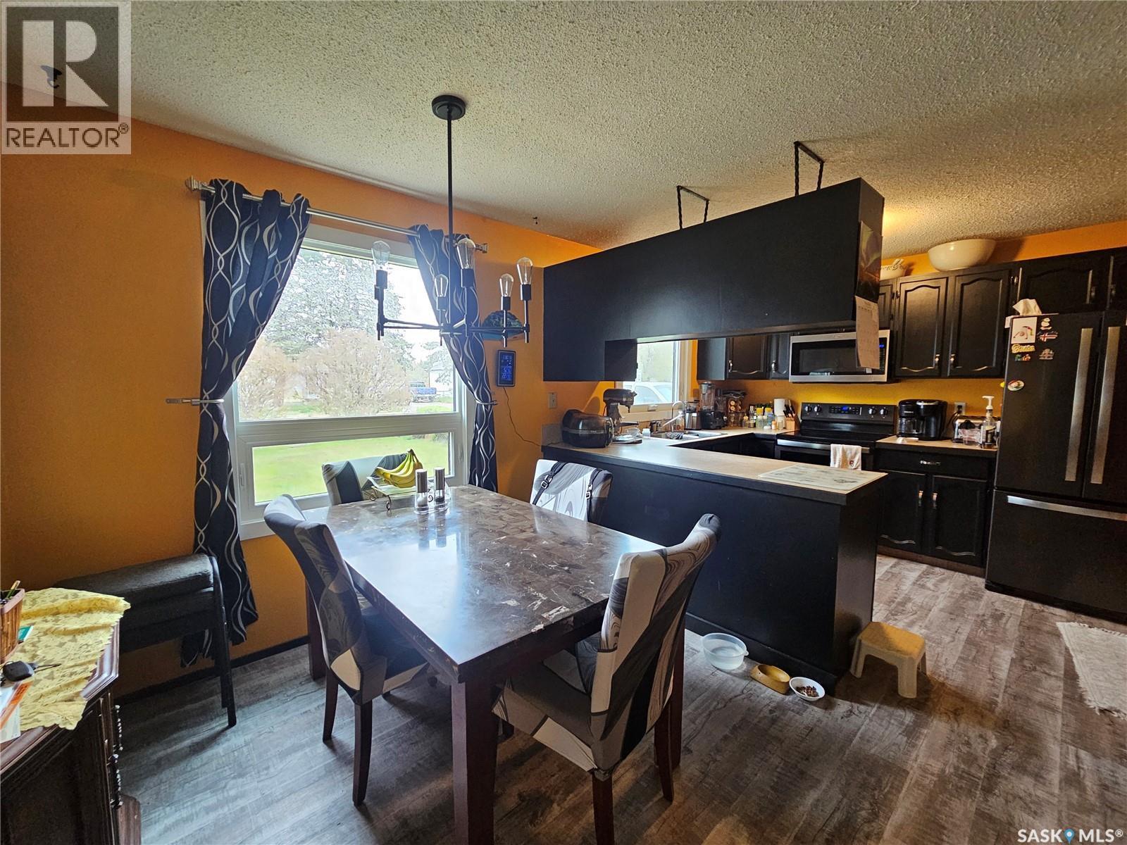 1204 North Railway Street E, Swift Current, SK - Indoor Photo Showing Dining Room