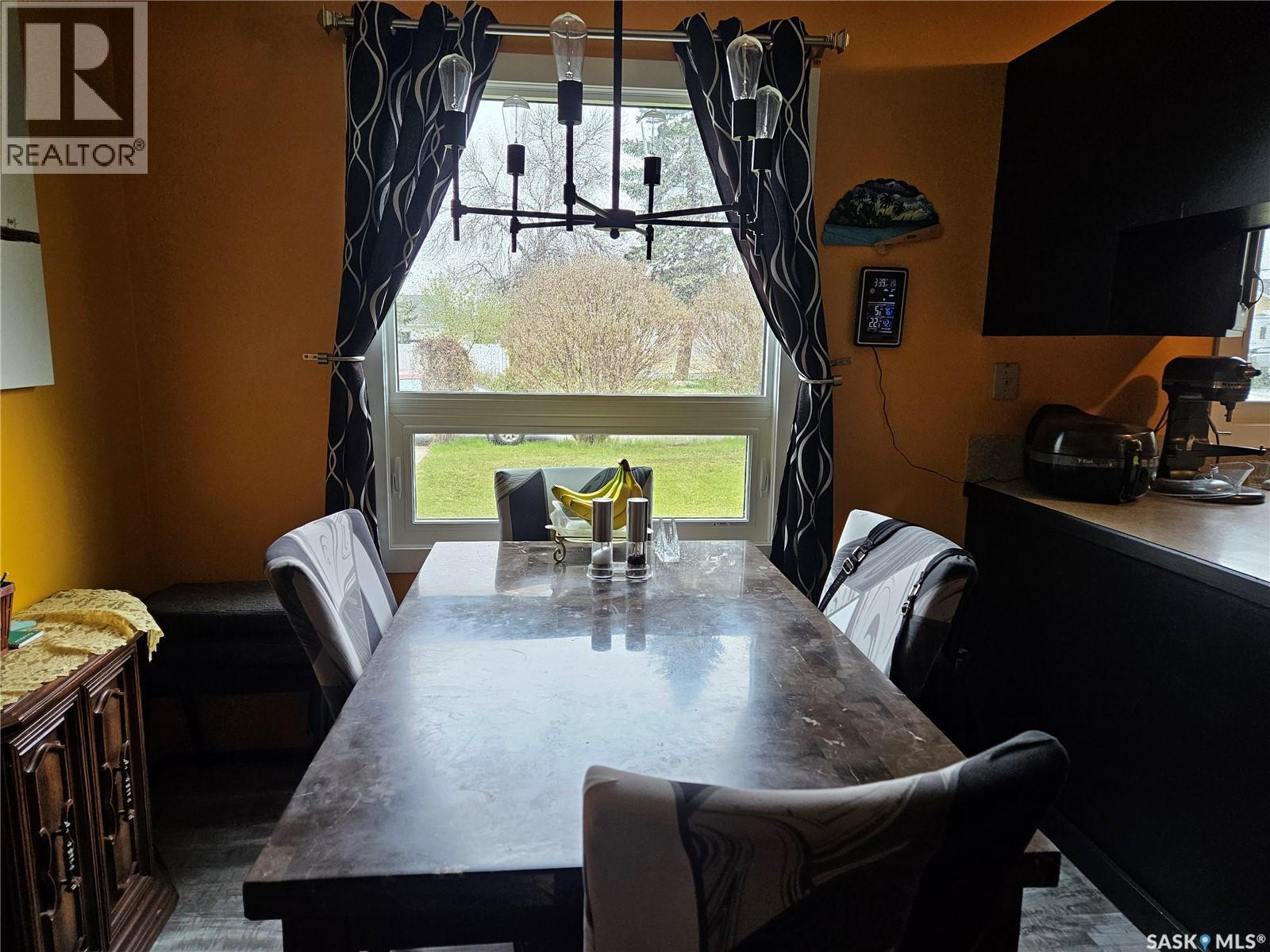 1204 North Railway Street E, Swift Current, SK - Indoor Photo Showing Dining Room